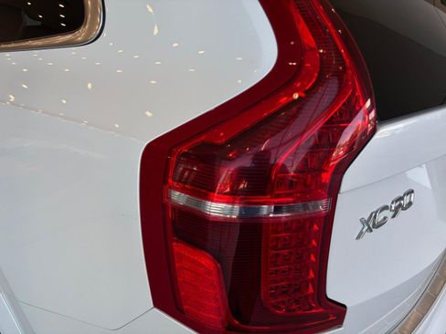 Used 2017 Volvo XC90 T6 Momentum w/ Vision Package AWD/4WD image 18