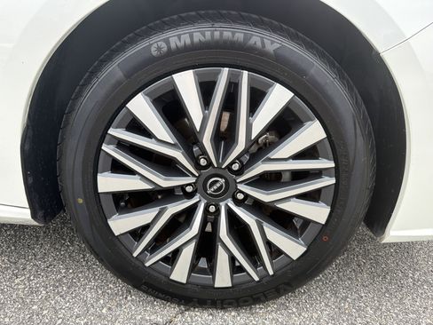 Used 2024 Nissan Altima 2.5 SV FWD image 27