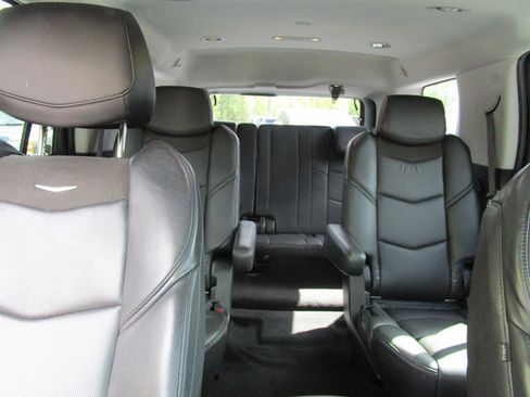 Used 2020 Cadillac Escalade Luxury image 30