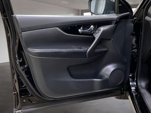 Used 2018 Nissan Rogue Sport SV AWD/4WD image 19