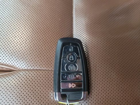 Used 2021 Lincoln Aviator Reserve w/ Equipment Group 208A AWD/4WD image 32