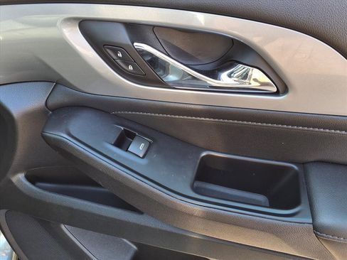 Used 2023 Chevrolet Traverse LT image 24