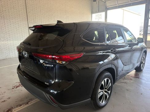 Used 2023 Toyota Highlander XLE FWD image 5