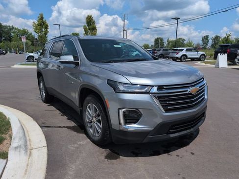 Used 2023 Chevrolet Traverse LT FWD image 7