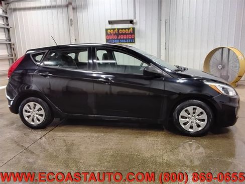 Used 2017 Hyundai Accent SE FWD image 2
