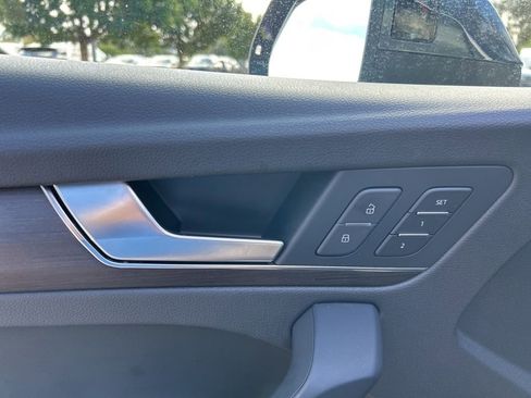 Used 2023 Audi Q5 2.0T Premium w/ Convenience Package image 18