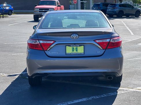 Used 2017 Toyota Camry SE FWD image 4