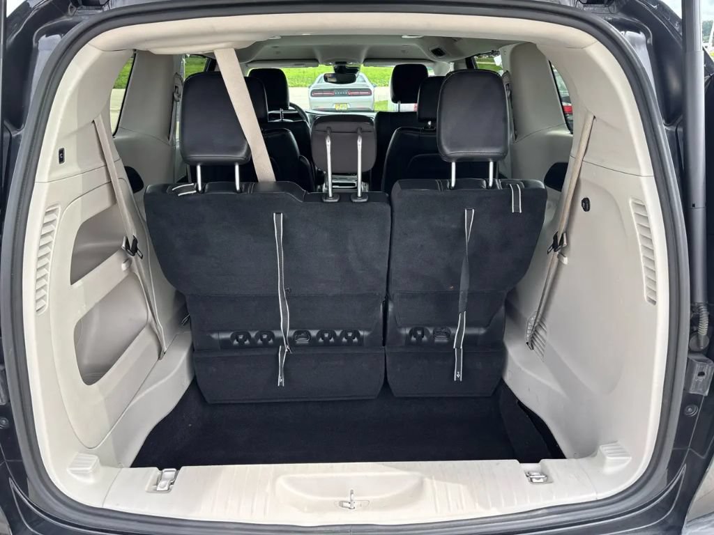 Used 2022 Chrysler Pacifica Touring-L FWD image 22