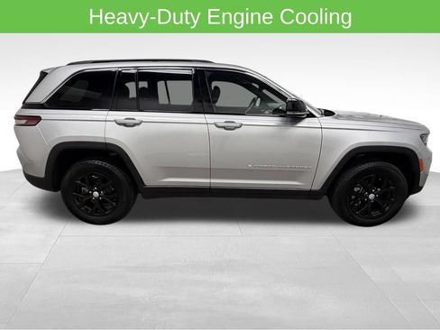 Used 2025 Jeep Grand Cherokee Limited w/ Luxury Tech Group II AWD/4WD image 12