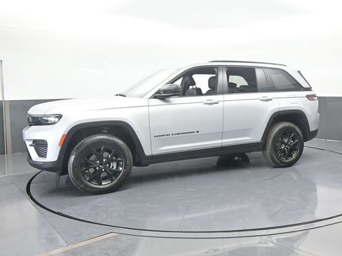 New 2025 Jeep Grand Cherokee Altitude RWD image 2