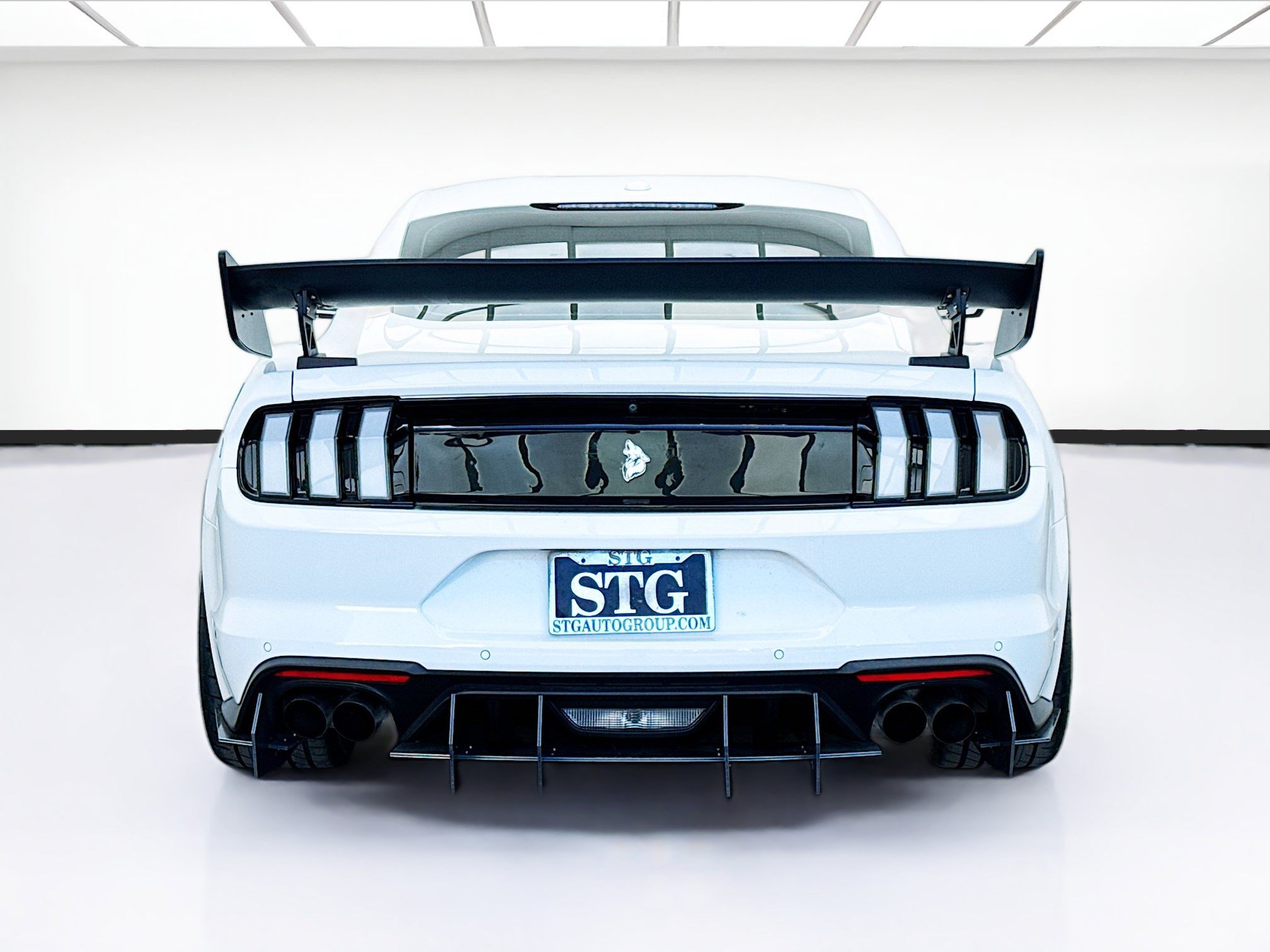 Used 2018 Ford Mustang GT Premium w/ Equipment Group 401A RWD image 5