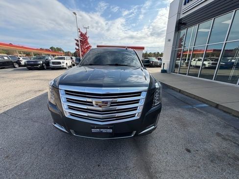 Used 2019 Cadillac Escalade Platinum image 6
