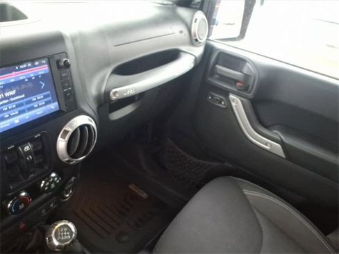 Used 2015 Jeep Wrangler Unlimited Sahara w/ Connectivity Group image 20