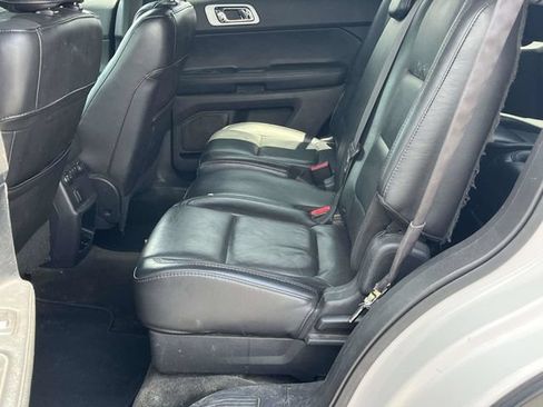 Used 2015 Ford Explorer XLT w/ Equipment Group 202A FWD image 15