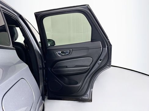 Used 2021 Volvo XC60 T5 R-Design w/ Advanced Package image 32