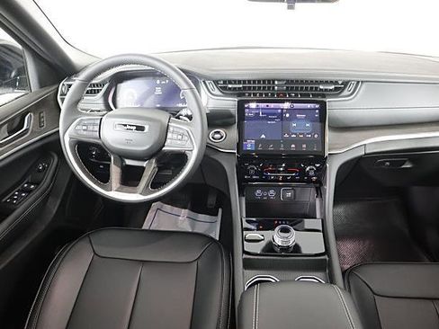 New 2025 Jeep Grand Cherokee L Limited image 8