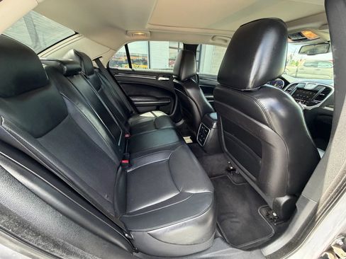 Used 2016 Chrysler 300 C RWD image 15