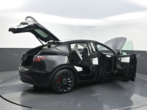 Used 2022 Tesla Model Y Performance image 36