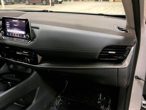 Used 2023 Nissan Rogue SV w/ SV Premium Package image 15