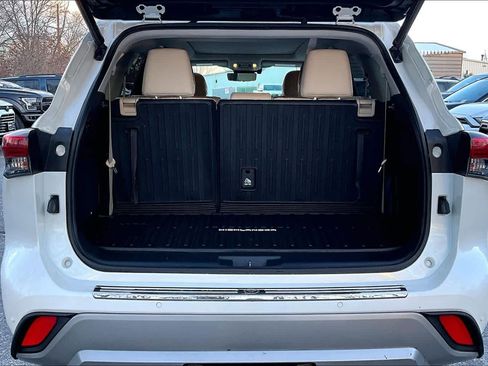 Used 2021 Toyota Highlander Platinum image 29