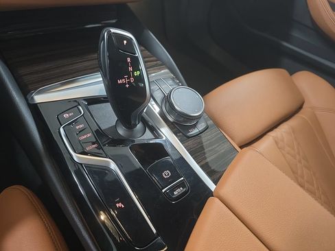 Used 2023 BMW 530i w/ Convenience Package RWD image 16