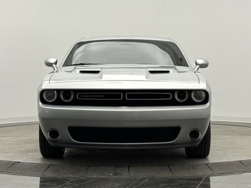Used 2021 Dodge Challenger SXT image 2