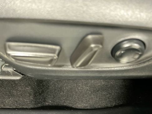 Used 2019 Toyota RAV4 XLE w/ Convenience Package image 10