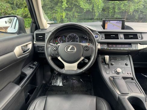 Used 2015 Lexus CT 200h w/ Navigation Package FWD image 27