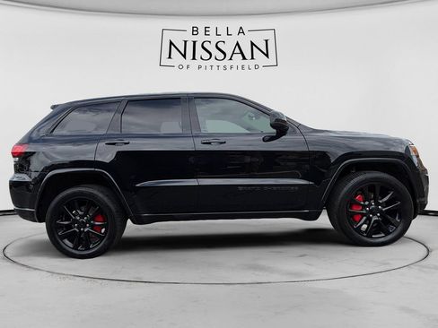Used 2018 Jeep Grand Cherokee Altitude AWD/4WD image 6