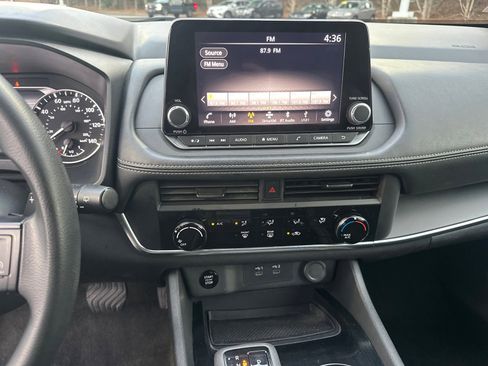 Used 2024 Nissan Rogue S image 27