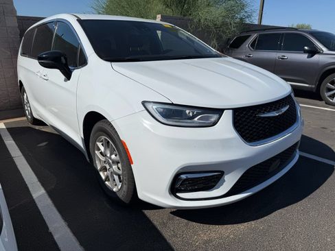 Used 2025 Chrysler Pacifica Select FWD image 5