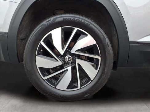 Used 2025 Volkswagen Atlas SE image 19