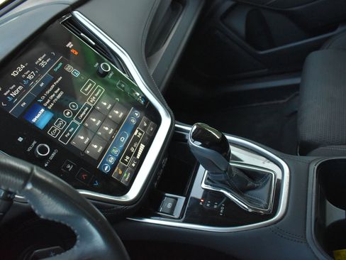 Used 2024 Subaru Outback Premium image 24