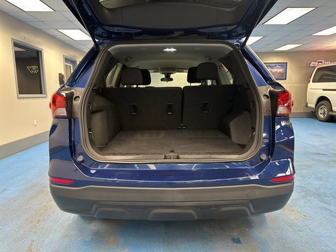 Used 2023 Chevrolet Equinox LS w/ LS Convenience Package image 8