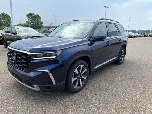 Used 2024 Honda Pilot Touring image 1