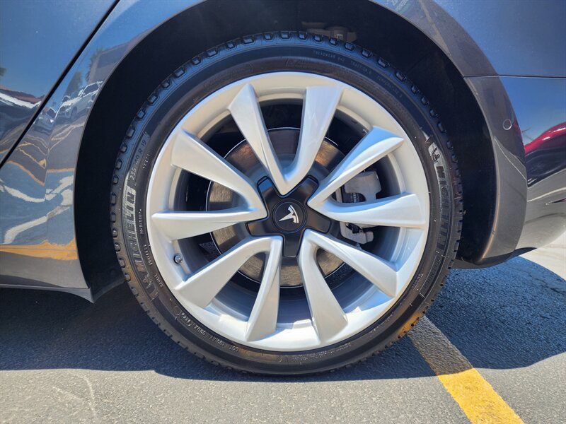 Used 2018 Tesla Model 3 Long Range RWD image 14