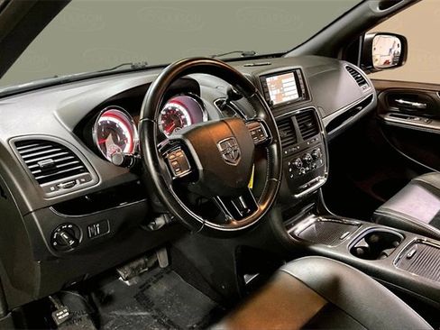 Used 2018 Dodge Grand Caravan SXT w/ Blacktop Package image 17