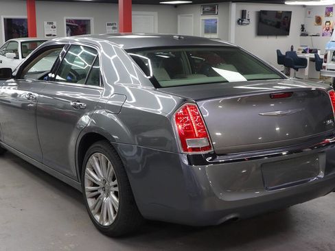 Used 2011 Chrysler 300 Limited w/ Luxury Group image 6