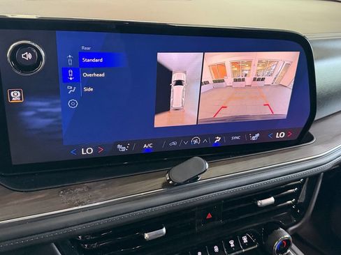 Used 2026 Chevrolet Tahoe LT RWD image 18