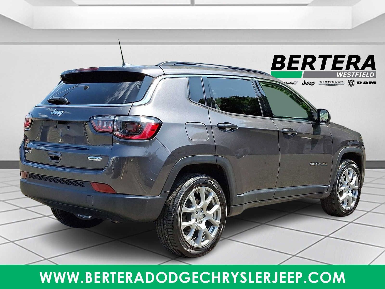 Used 2022 Jeep Compass Latitude AWD/4WD image 6