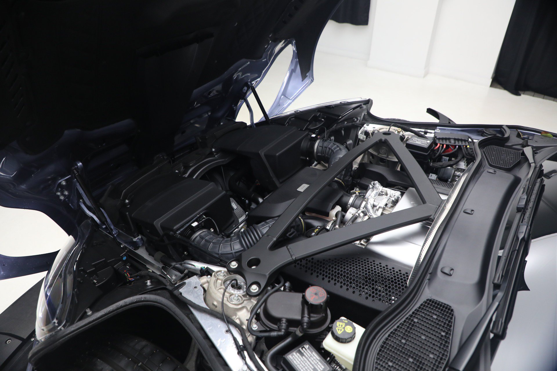 Used 2022 Aston Martin DB11 Volante RWD image 52