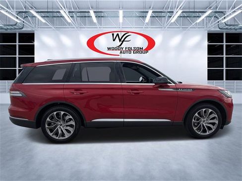 Used 2025 Lincoln Aviator Reserve w/ Illumination Package image 2