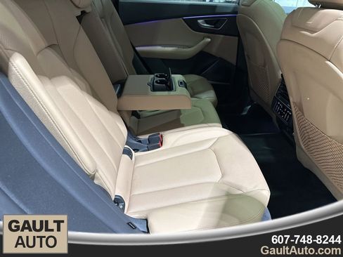 Used 2022 Audi Q8 Prestige w/ Prestige Package image 19
