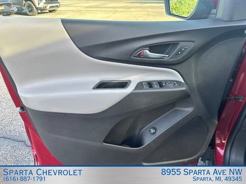 Used 2018 Chevrolet Equinox LT w/ Sun & Infotainment Package AWD/4WD image 10
