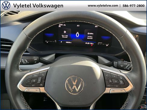 Certified 2023 Volkswagen Taos SE w/ Black Wheel Package image 21