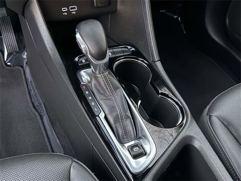 Used 2024 Buick Encore GX Sport Touring image 17