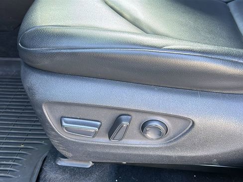 Used 2021 Toyota Highlander XLE AWD/4WD image 12