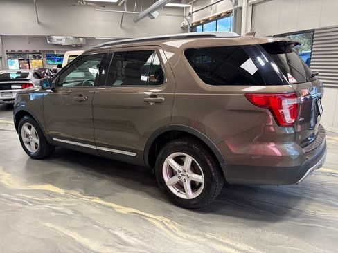 Used 2016 Ford Explorer XLT w/ Equipment Group 202A AWD/4WD image 34