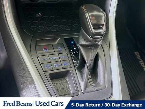 Used 2019 Toyota RAV4 XLE Premium image 17