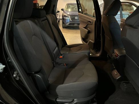 Used 2025 Toyota Highlander LE FWD image 39